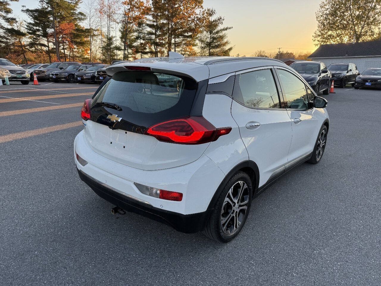 Used 2017 Chevrolet Bolt Premier w/ Driver Confidence II Package FWD image 4