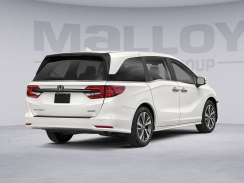 Used 2024 Honda Odyssey Touring image 2