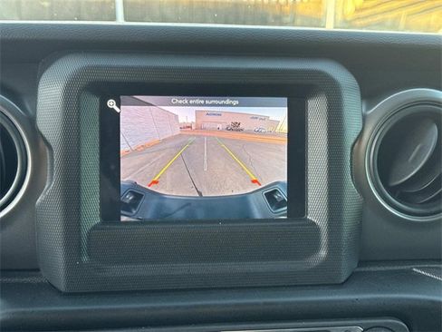 Used 2023 Jeep Gladiator Willys image 18