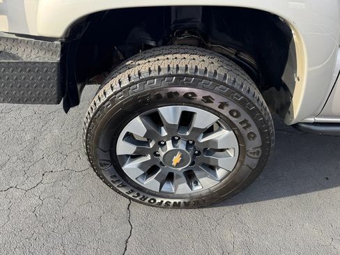 Used 2006 Chevrolet Silverado 2500 LT w/ Heavy-Duty Power Package image 11