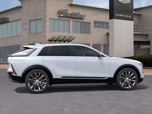 New 2026 Cadillac Lyriq Signature Luxury AWD/4WD image 5