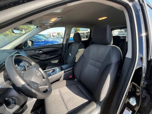 Used 2025 Nissan Rogue SV image 38