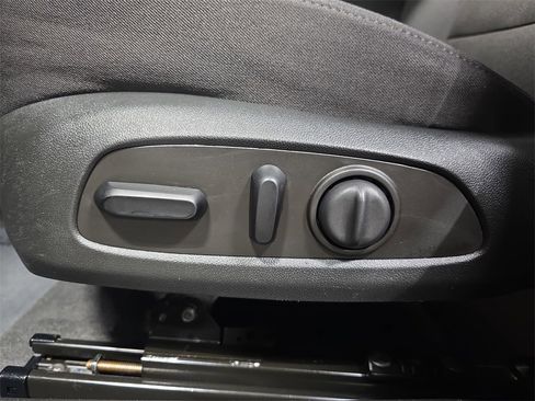 Used 2023 Chevrolet Malibu LT image 28