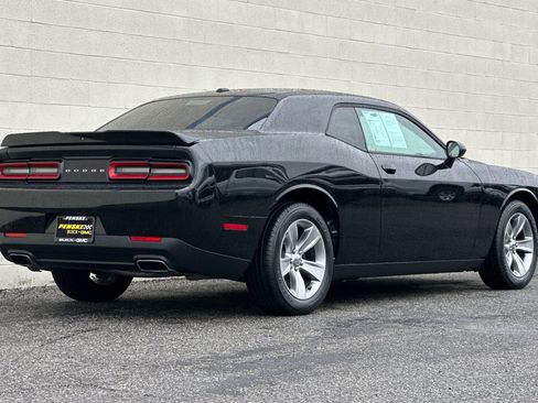 Used 2018 Dodge Challenger SXT image 4