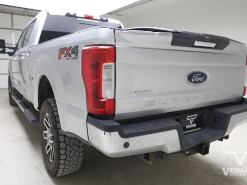 Used 2019 Ford F250 Lariat w/ FX4 Off-Road Package AWD/4WD image 2