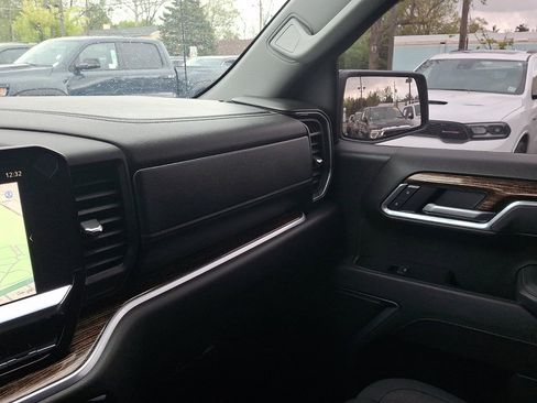 Used 2025 GMC Sierra 1500 Elevation image 31