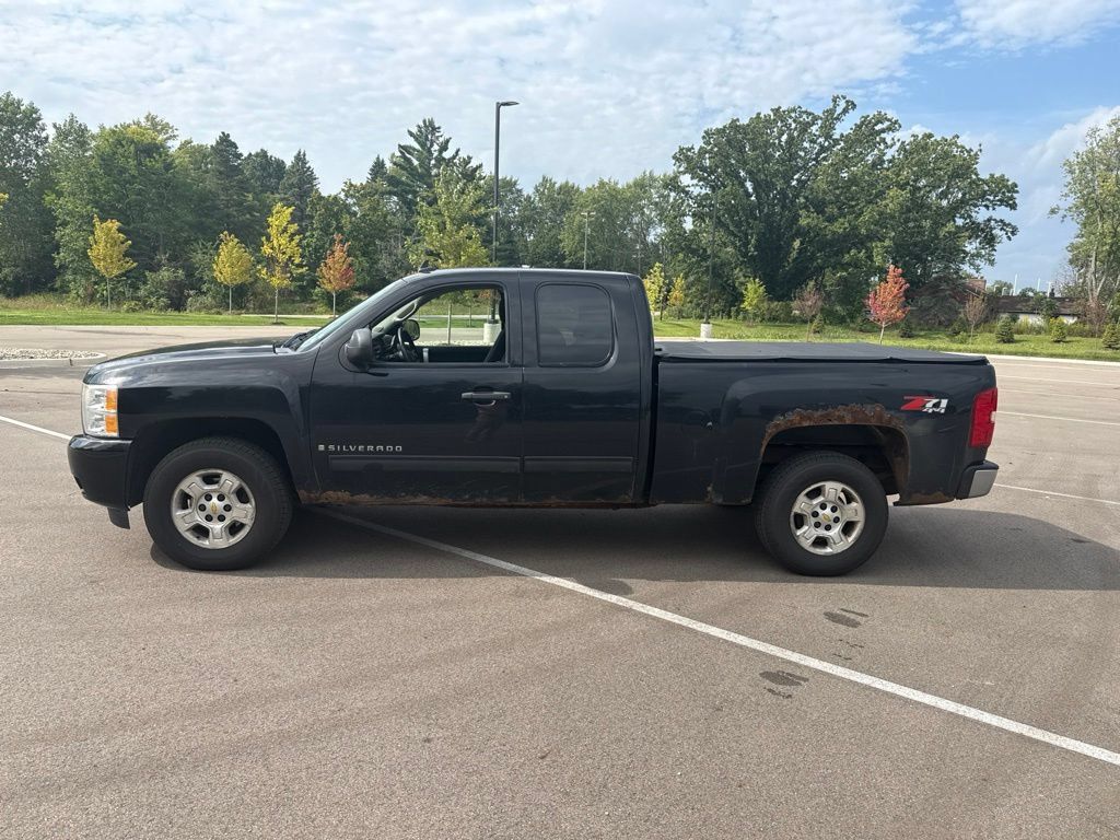 Used 2009 Chevrolet Silverado 1500 LT w/ Power Pack Plus AWD/4WD image 2