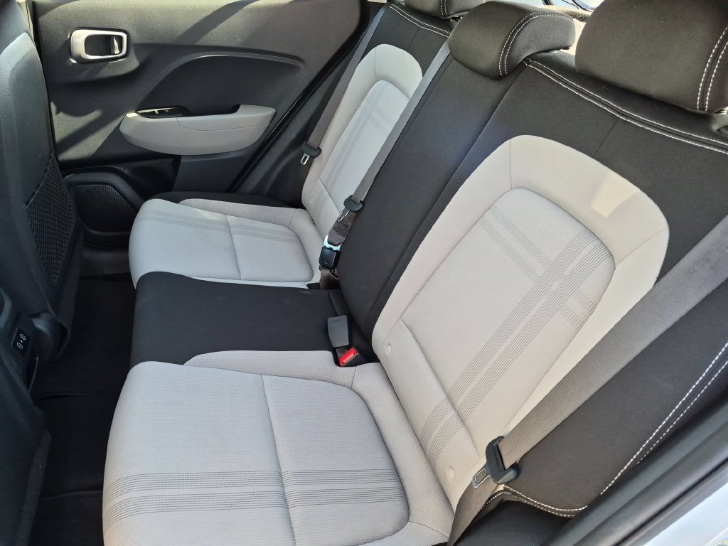 Used 2025 Hyundai Venue SEL FWD image 28