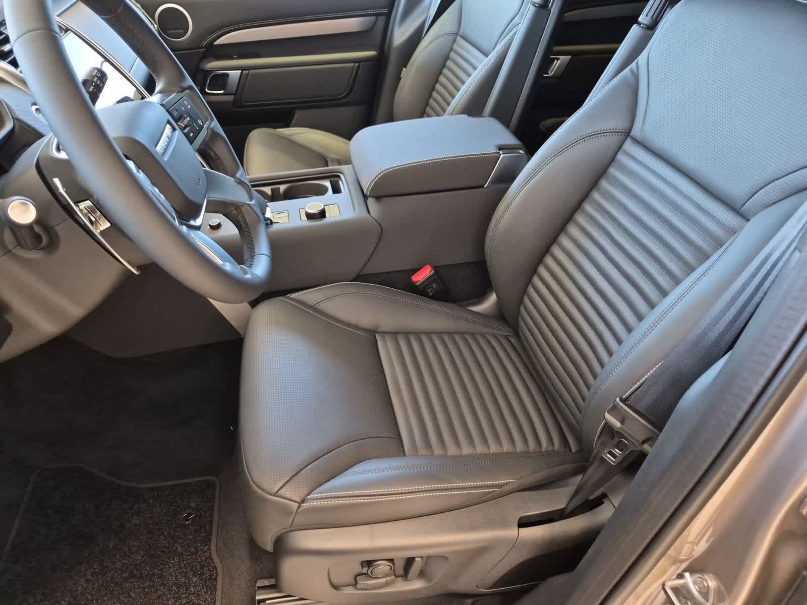 New 2026 Land Rover Discovery Dynamic SE AWD/4WD image 16