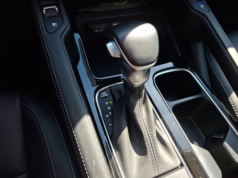 Used 2024 Kia Telluride EX w/ EX Captain's Chair Package image 19