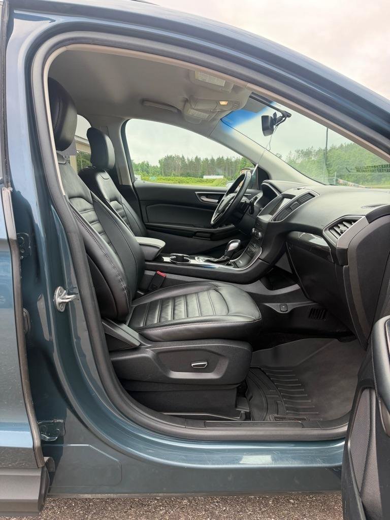 Used 2016 Ford Edge SEL w/ Equipment Group 201A AWD/4WD image 18