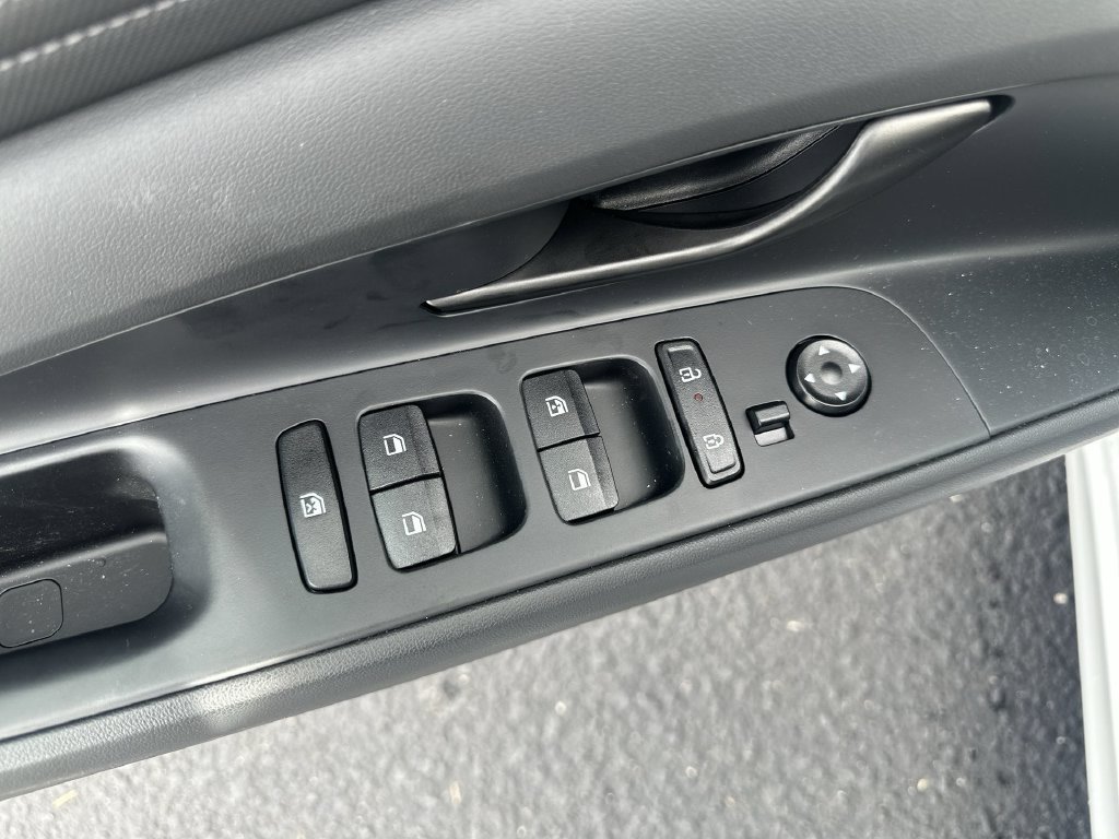 New 2026 Hyundai Elantra SEL FWD image 23