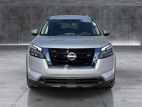 Used 2025 Nissan Pathfinder SV AWD/4WD image 8