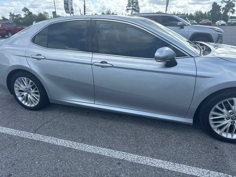 Used 2018 Toyota Camry XLE FWD image 6
