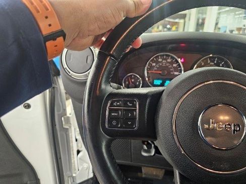 Used 2018 Jeep Wrangler Unlimited Sahara w/ Connectivity Group image 15