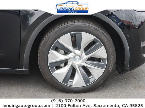 Used 2021 Tesla Model Y Long Range image 9