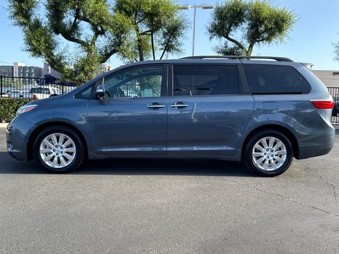 Used 2015 Toyota Sienna Limited Premium FWD image 7