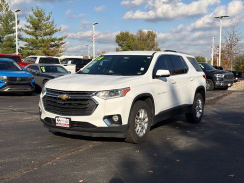 Used 2018 Chevrolet Traverse LT image 2