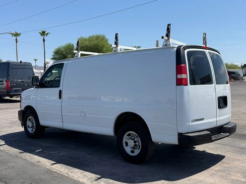 Used 2017 Chevrolet Express 2500 RWD image 4