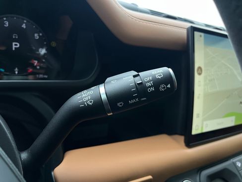 Used 2023 Land Rover Defender 110 image 41