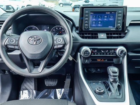 Used 2021 Toyota RAV4 LE AWD/4WD image 3