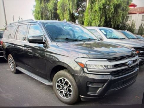 Used 2023 Ford Expedition Max XLT RWD image 2