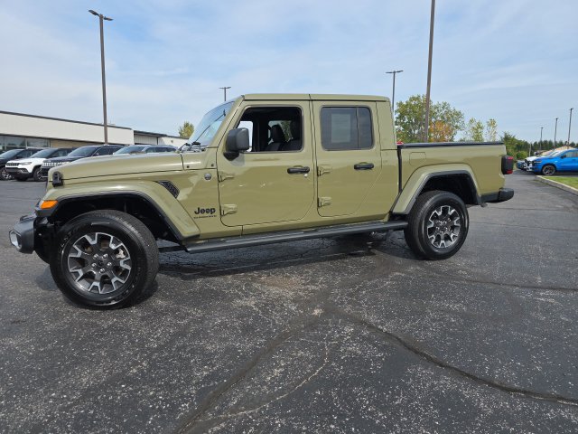Used 2025 Jeep Gladiator Sport w/ Premium Package AWD/4WD image 3