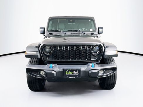 Used 2024 Jeep Wrangler Unlimited AWD/4WD image 2