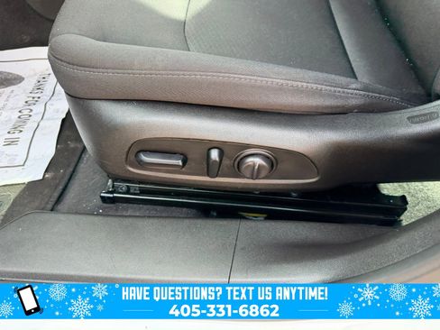 Used 2021 Chevrolet Malibu LT image 23