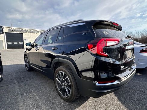 Used 2022 GMC Terrain SLT w/ Infotainment Package II image 3