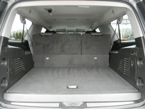 Used 2016 Chevrolet Suburban LT w/ Luxury Package image 12