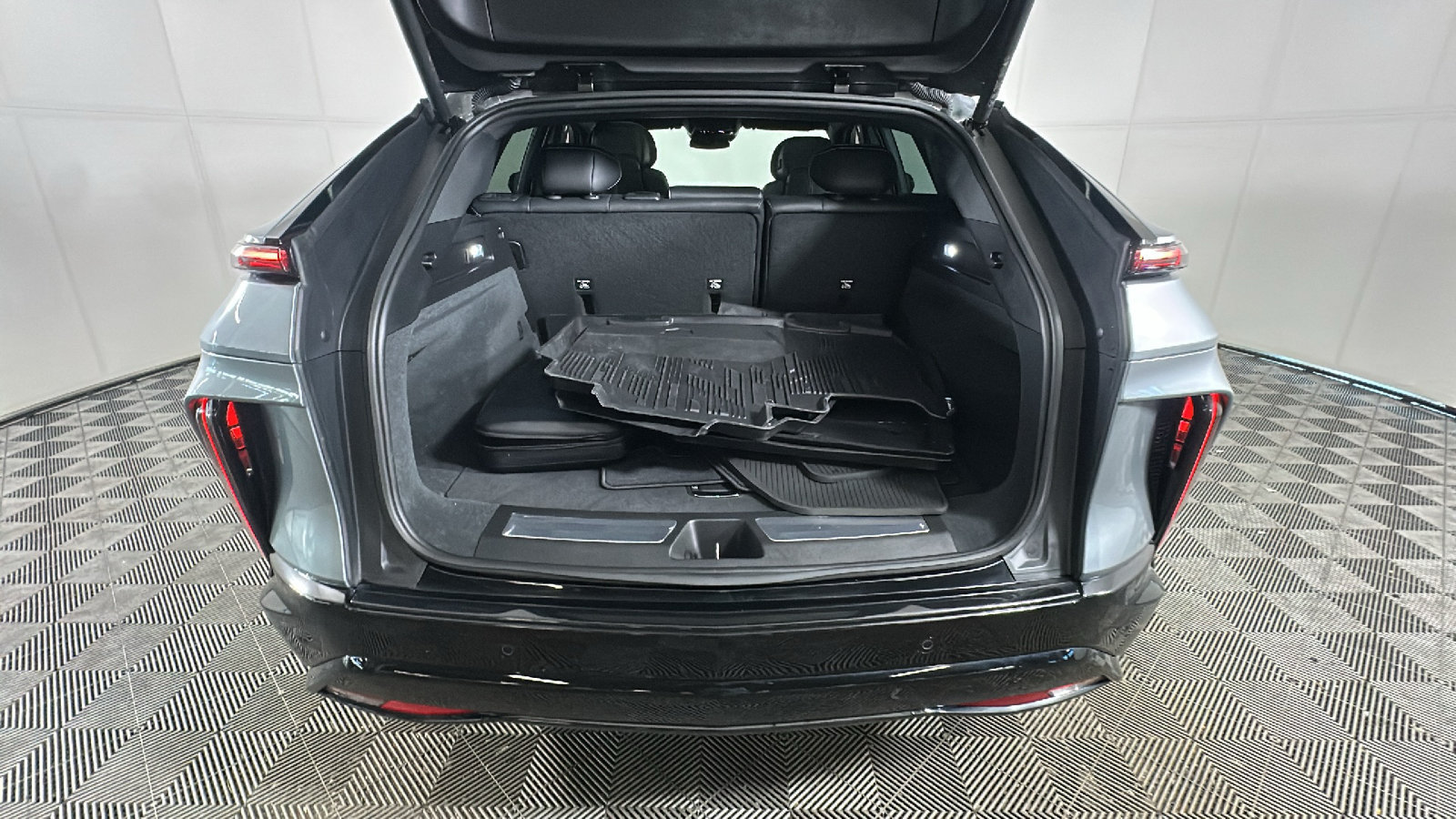 Used 2024 Cadillac Lyriq Sport AWD/4WD image 35