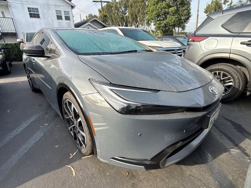 Used 2023 Toyota Prius Prime XSE Premium image 2