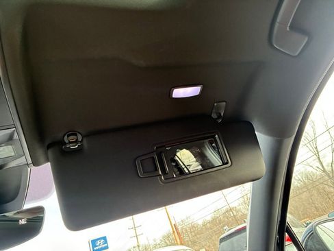 Used 2021 Volkswagen Tiguan SEL Premium R-Line image 39