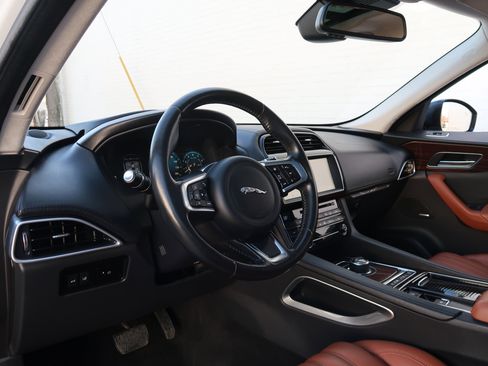 Used 2018 Jaguar F-PACE Portfolio image 35