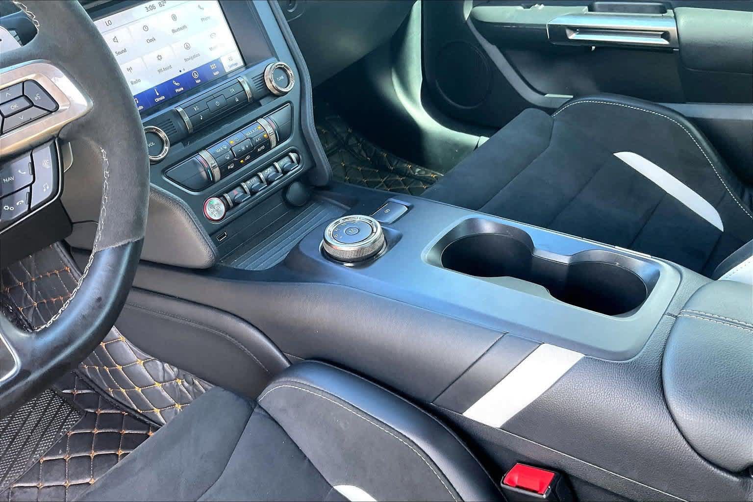 Used 2022 Ford Mustang Shelby GT500 w/ Carbon Fiber Track Pack RWD image 15