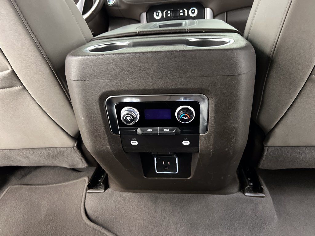 Used 2024 GMC Yukon SLT RWD image 25