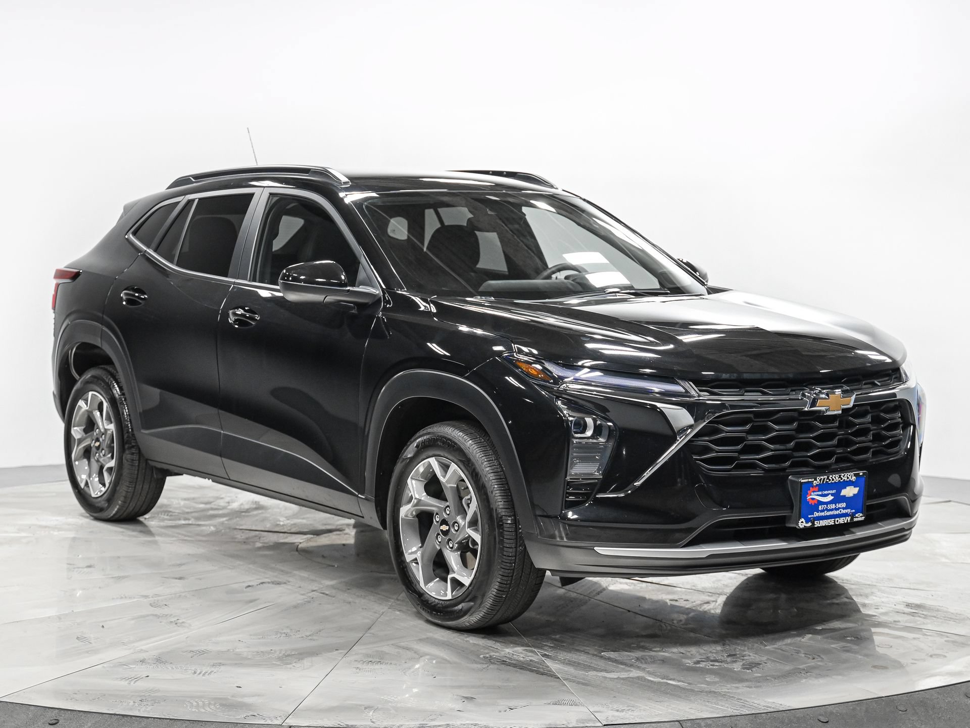 Used 2025 Chevrolet Trax LT FWD image 9