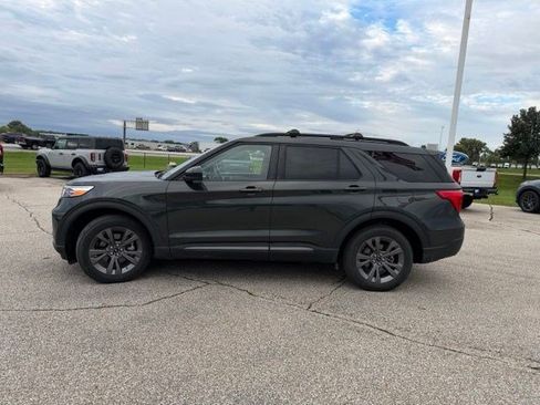 Used 2023 Ford Explorer XLT w/ Equipment Group 202A AWD/4WD image 9