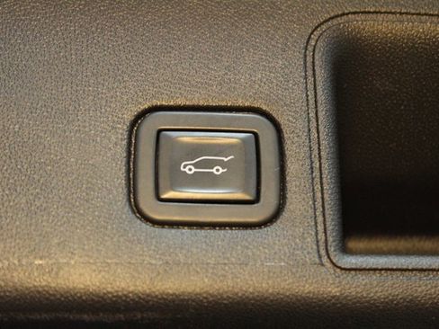 Used 2021 GMC Terrain SLE w/ Driver Convenience Package image 18