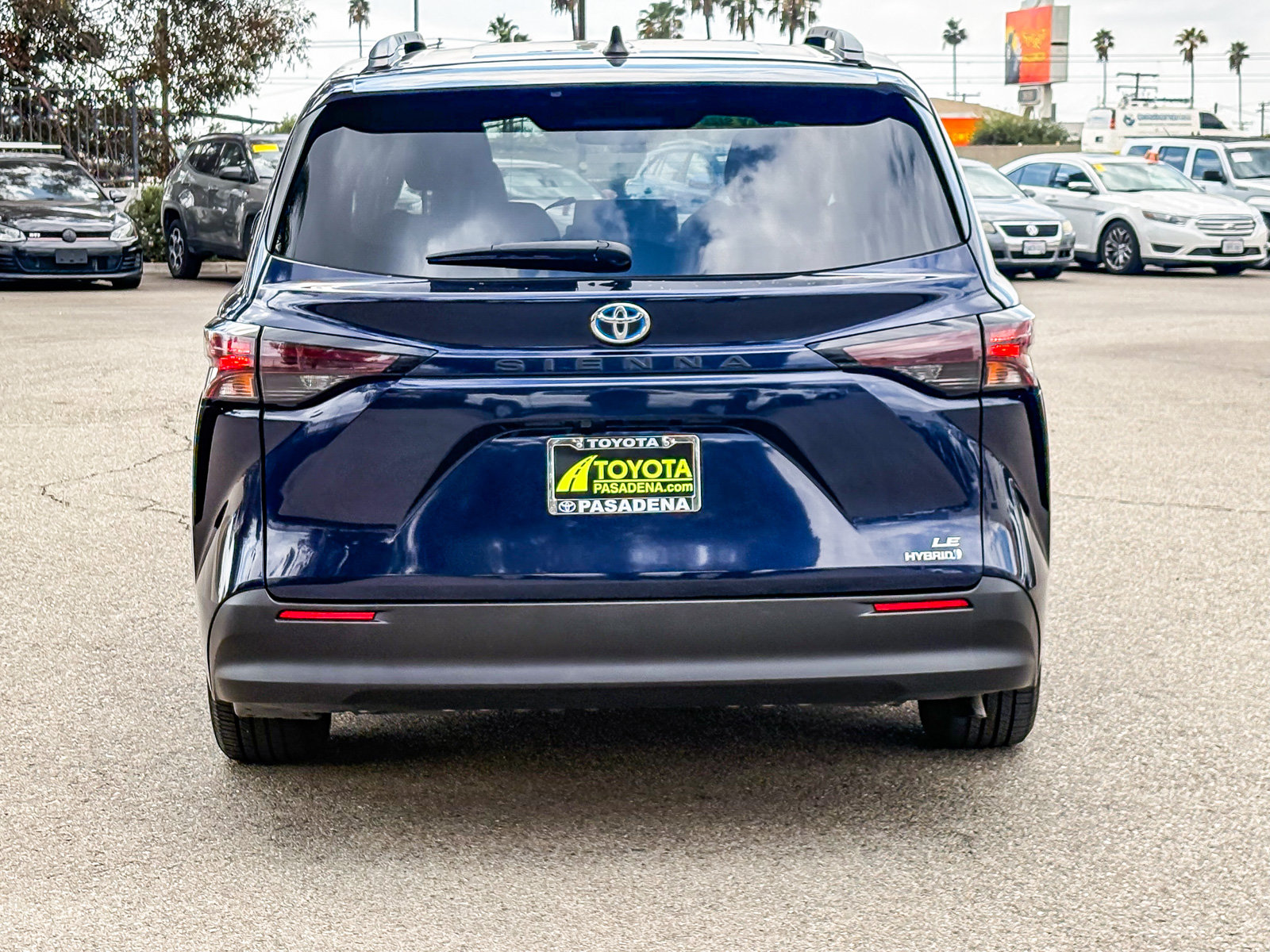 Used 2024 Toyota Sienna LE FWD image 7