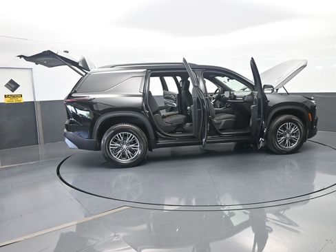 Used 2025 Chevrolet Traverse LT FWD image 72