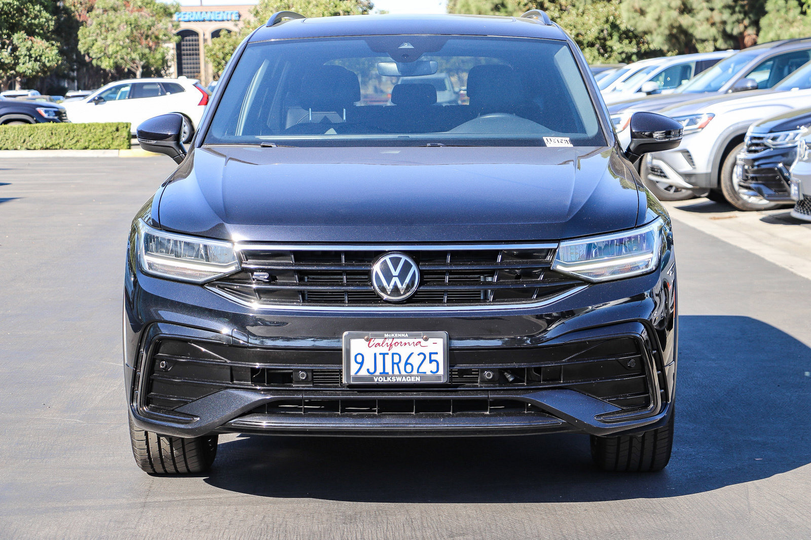 Used 2023 Volkswagen Tiguan SE R-Line FWD image 2
