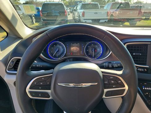 Used 2023 Chrysler Voyager LX FWD image 20