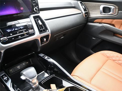 Used 2023 Kia Sorento SX Prestige image 4