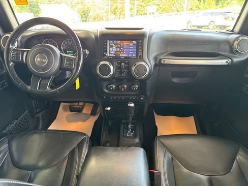 Used 2018 Jeep Wrangler Unlimited Sahara w/ Connectivity Group AWD/4WD image 26