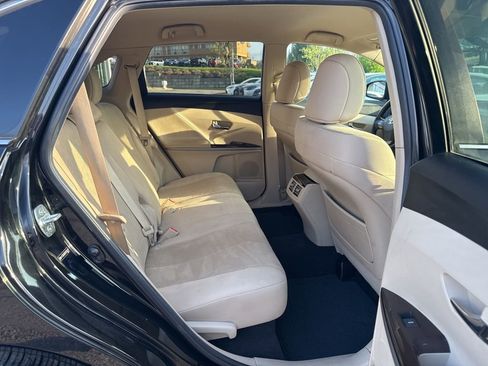 Used 2012 Toyota Venza LE w/ LE Convenience Pkg image 8