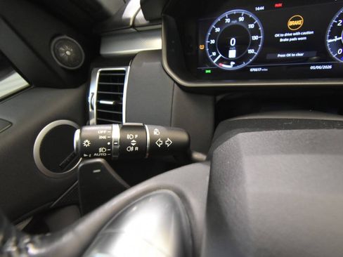 Used 2020 Land Rover Discovery Landmark AWD/4WD image 32