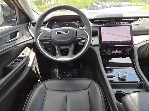 Used 2024 Jeep Grand Cherokee Limited w/ Black Appearance Package AWD/4WD image 26
