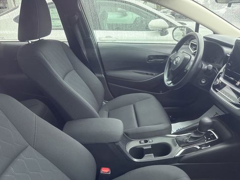 Used 2025 Toyota Corolla LE image 7